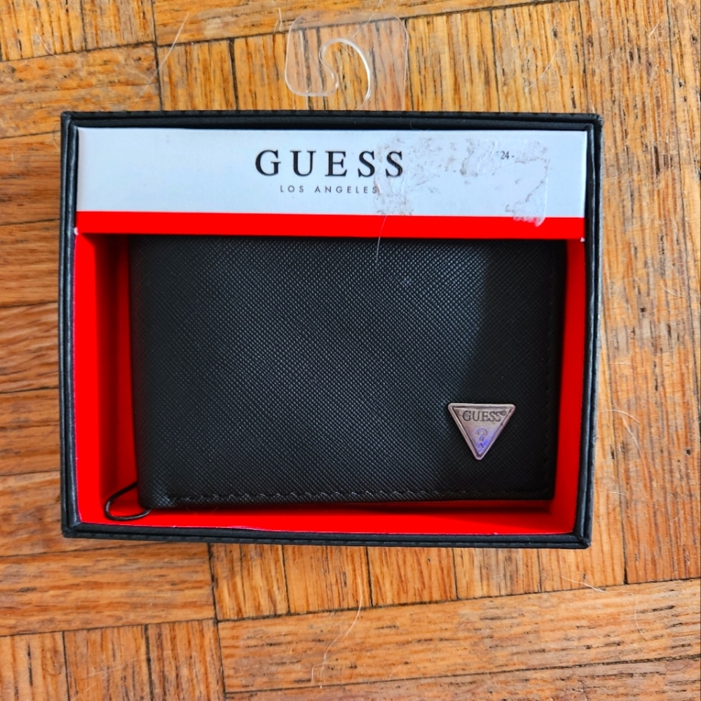 GUESS Los Angeles Men's Bifold Triangle Logo Leather Wallet Black